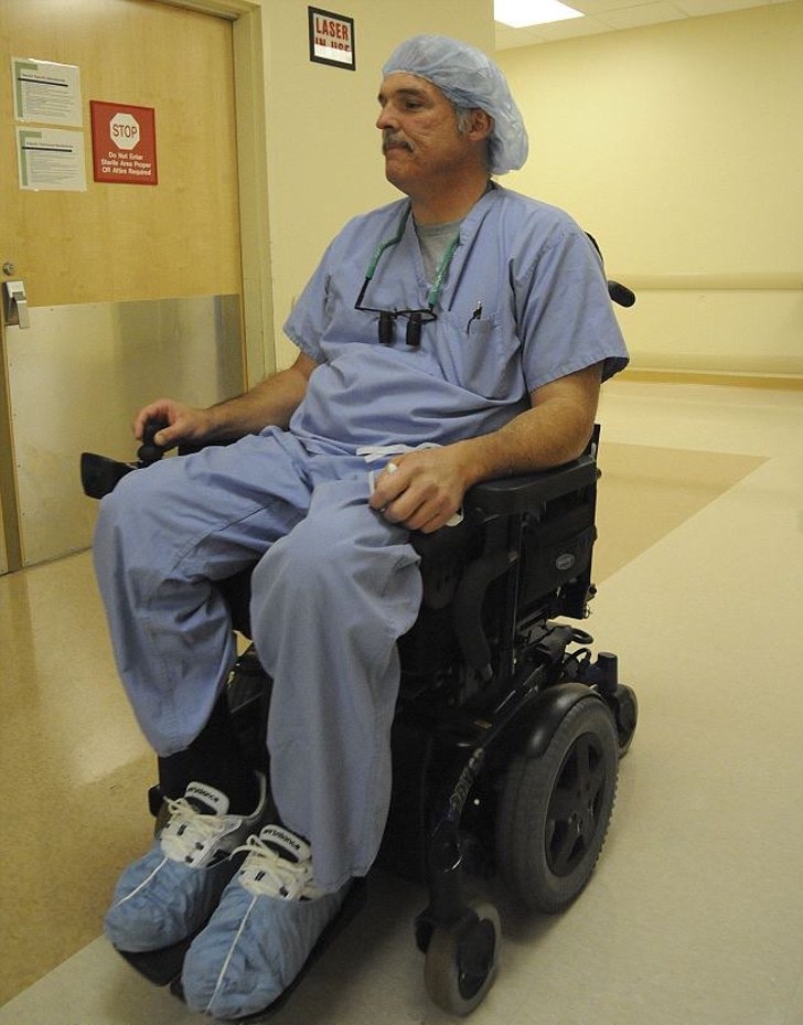 sabervivermais.com - Cirurgião mesmo após ficar deficiente, volta a salvar vidas graças a uma cadeira especial