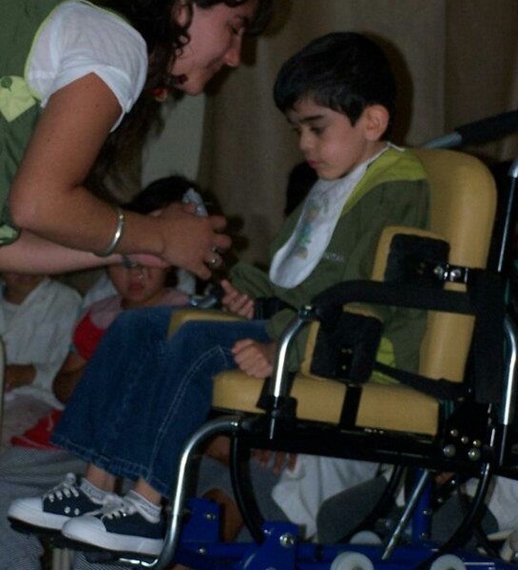 sabervivermais.com - Adolescente com paralisia cerebral consegue andar pela primeira vez: "Esperamos 14 anos por este milagre"