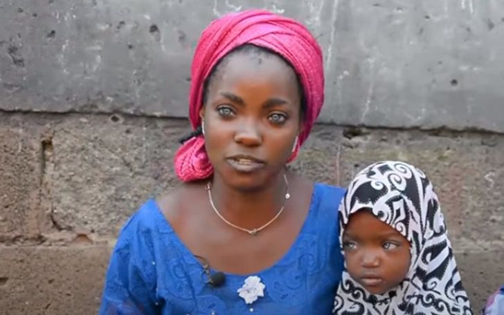 sabervivermais.com - Marido africano abandona esposa e filhas por causa de seus "estranhos olhos" azuis. Eles são de uma rara beleza!