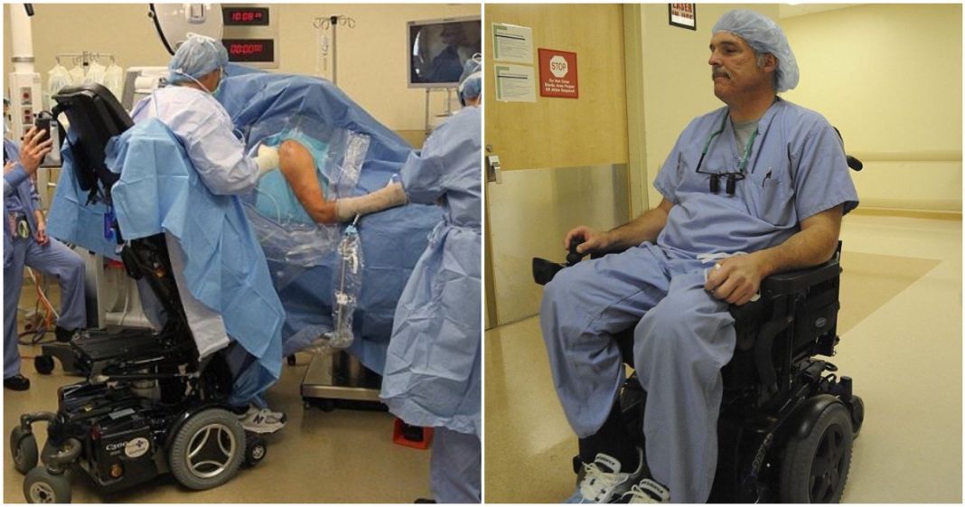 Cirurgião mesmo após ficar deficiente, volta a salvar vidas graças a uma cadeira especial