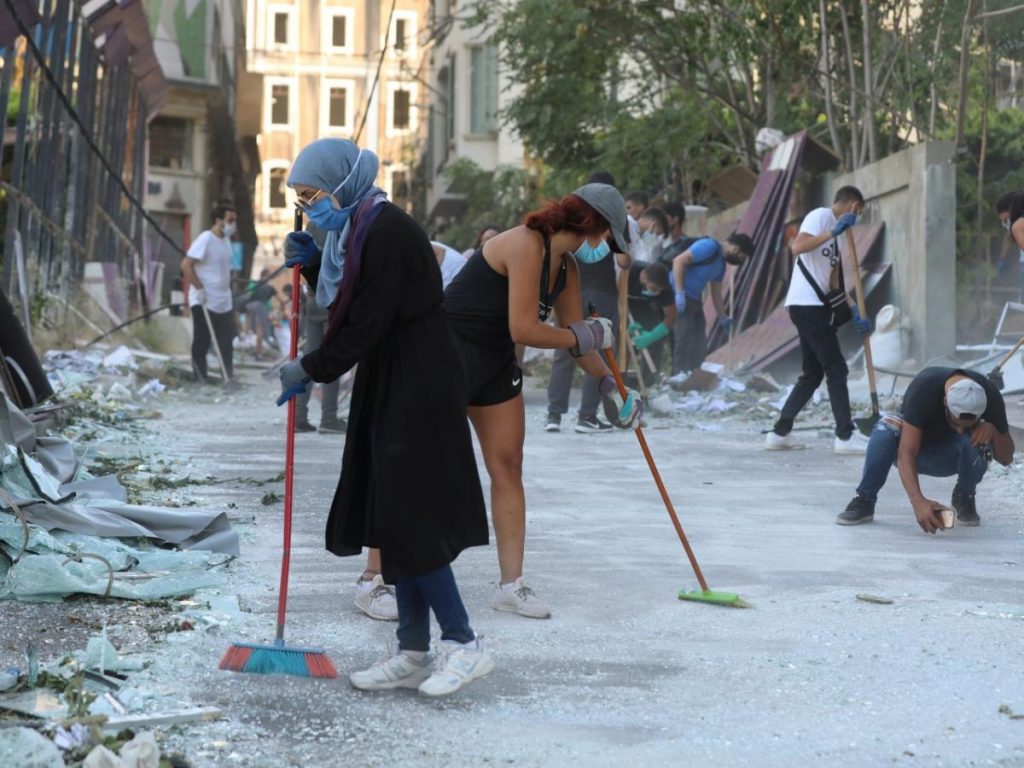 sabervivermais.com - Jovens do Líbano saem às ruas para limpar e reconstruir Beirute. Juntos eles vão reconstruir tudo novamente!