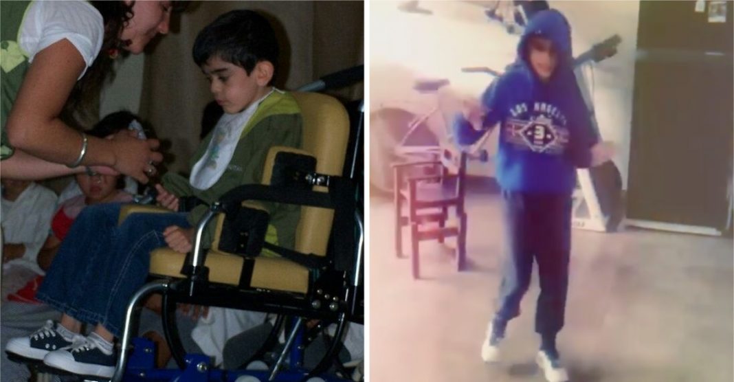Adolescente com paralisia cerebral consegue andar pela primeira vez: “Esperamos 14 anos por este milagre”