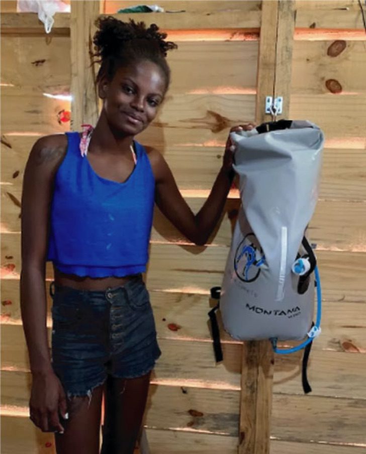 sabervivermais.com - Estudante brasileiro faz uma mochila que filtra água e a torna própria para beber. Vai ajudar muitos