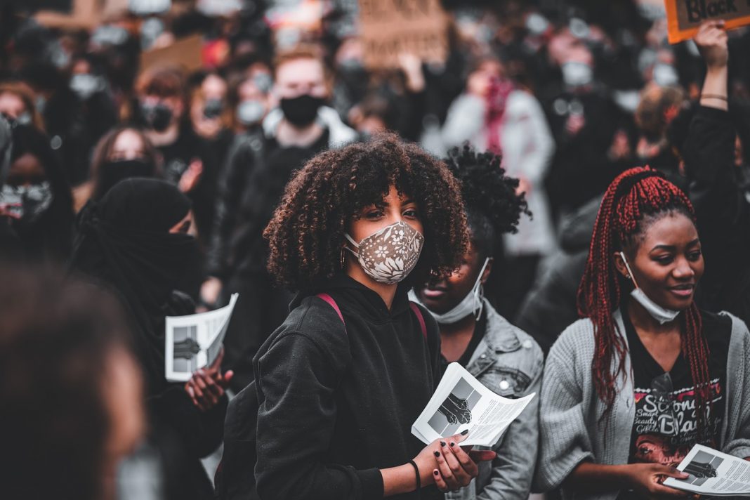 Usar máscaras durante a pandemia é um sinal de respeito mútuo. É como dizer: todo mundo importa