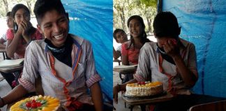 Menino chora de felicidade quando sua professora lhe dá seu primeiro bolo de aniversário