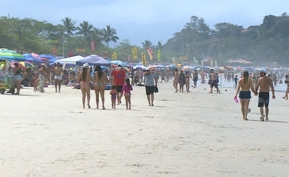 sabervivermais.com - Voluntários retiram 360 kg de lixo da Praia Grande, após feriado extendido