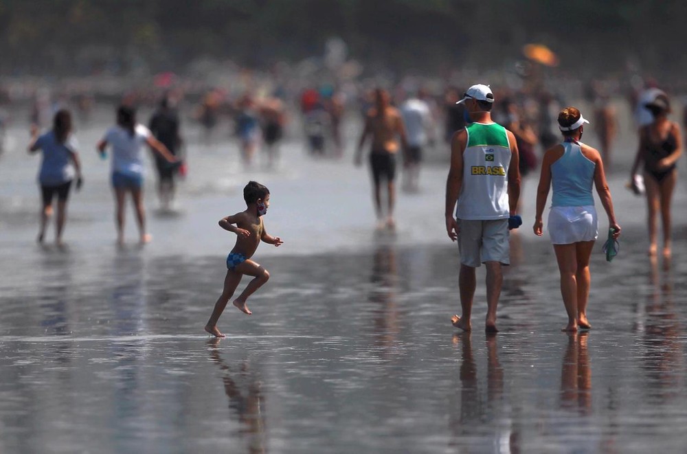 sabervivermais.com - Em São Paulo banhistas voltam a lotar as praias e cometem irregularidades