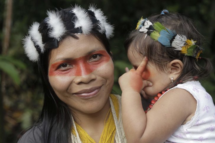 sabervivermais.com - Mulher indígena ganha prêmio ambiental em defesa da floresta amazônica equatoriana.