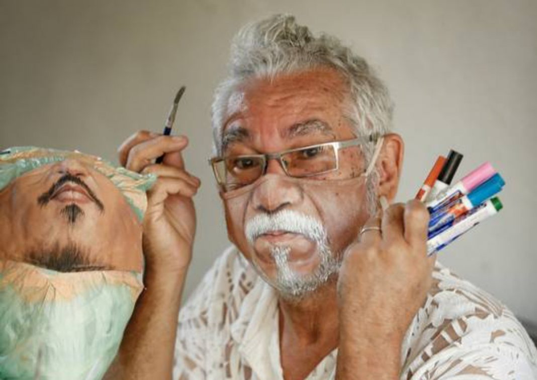 Esse artista brasileiro desenha máscaras realistas com o rosto das pessoas
