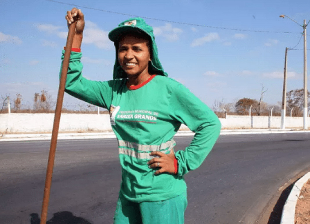 Gari que caminhava 10km de bike para chegar na faculdade conseguiu trabalho na área de direito em MT