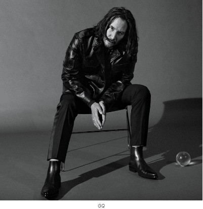 sabervivermais.com - Keanu Reeves completa 57 anos e n&oacute;s o celebramos com suas fotos. Quanto mais velho, mais bonito o vemos