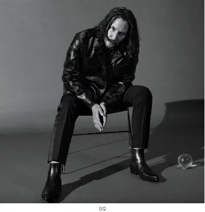sabervivermais.com - Keanu Reeves completa 57 anos e n&oacute;s o celebramos com suas fotos. Quanto mais velho, mais bonito o vemos