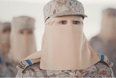 sabervivermais.com - A Ar&aacute;bia Saudita realizou a gradua&ccedil;&atilde;o de primeira classe de mulheres militares. Um avan&ccedil;o hist&oacute;rico