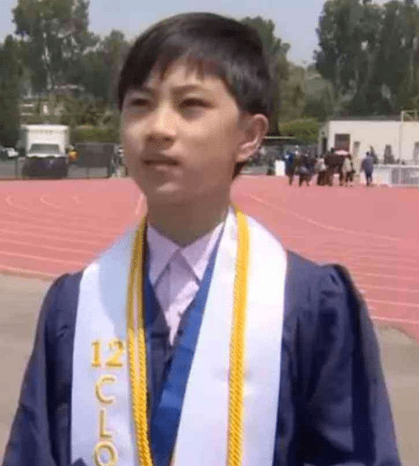 sabervivermais.com - Menino de 12 anos se graduou em 5 cursos na universidade: "Se eles tinham d&uacute;vidas, eles me perguntavam"&nbsp;