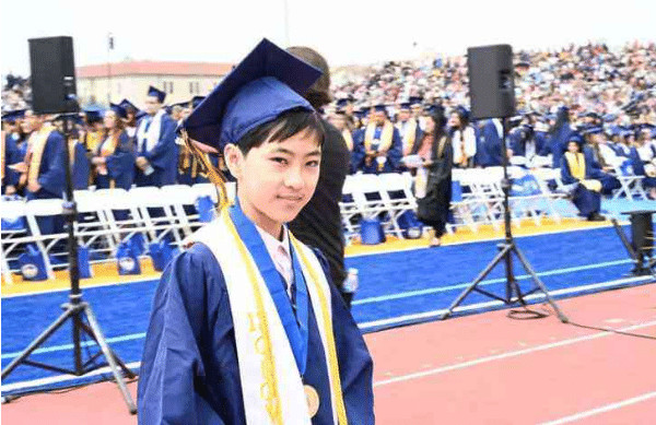 sabervivermais.com - Menino de 12 anos se graduou em 5 cursos na universidade: "Se eles tinham d&uacute;vidas, eles me perguntavam"&nbsp;