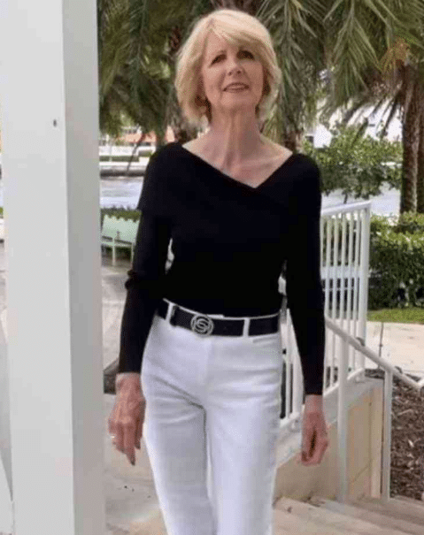 sabervivermais.com - Mulher de 76 anos é criticada por "não se vestir conforme a idade" respondeu vestindo um maiô.