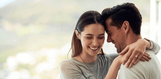 Pesquisa revela que mulheres são mais felizes em relacionamentos com homens feios