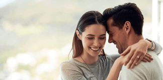 Pesquisa revela que mulheres são mais felizes em relacionamentos com homens feios