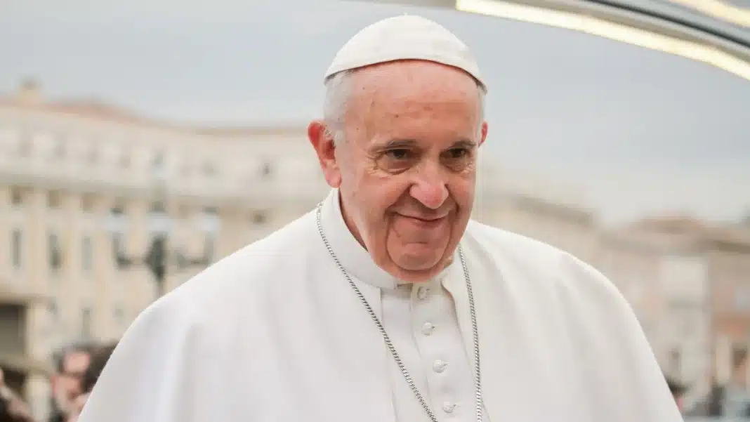 Pessoas ficam chocadas ao ver o quarto do Papa Francisco — Veja a história por trás da  simplicidade