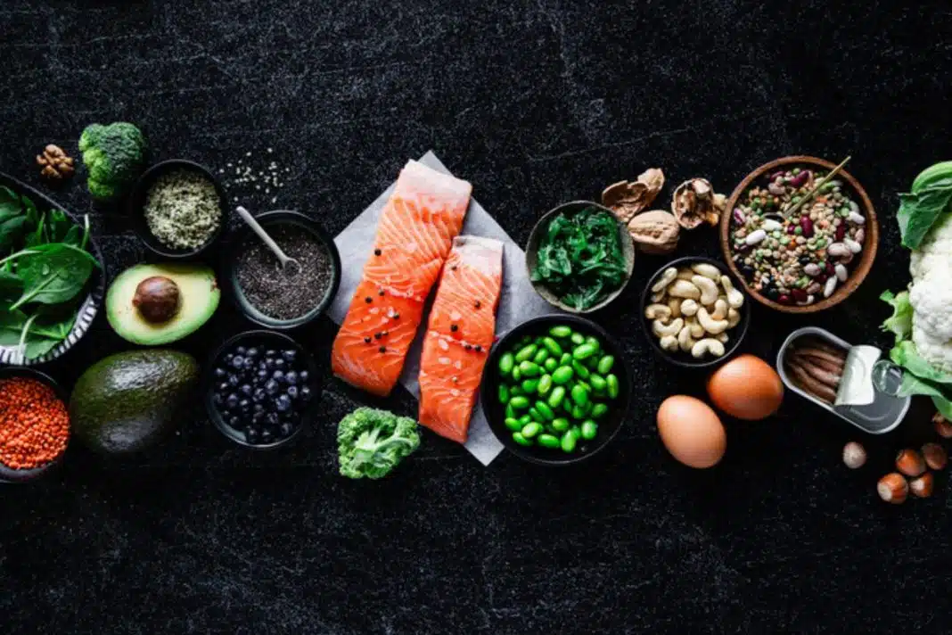 7 alimentos que ajudam a manter a mente jovem