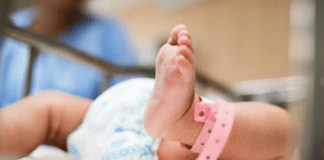Justiça garante tratamento a bebê de 3 meses após pais recusarem por motivos religiosos