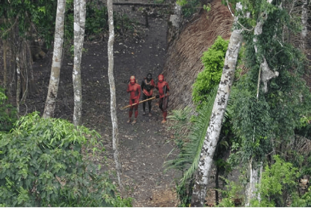 Povos que nunca tiveram contato com a civilização são filmados por drones na Amazônia