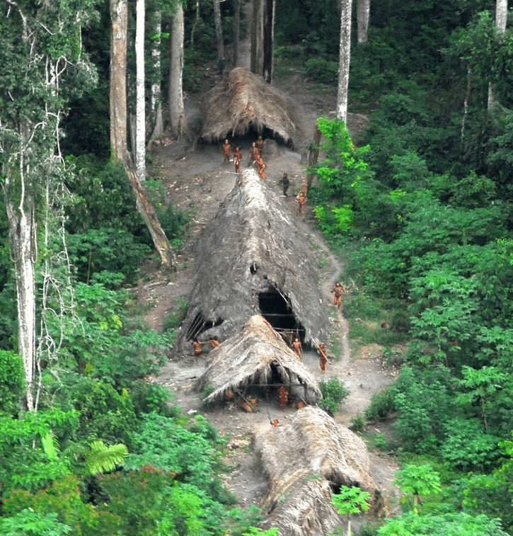 sabervivermais.com - Povos que nunca tiveram contato com a civiliza&ccedil;&atilde;o s&atilde;o filmados por drones na Amaz&ocirc;nia