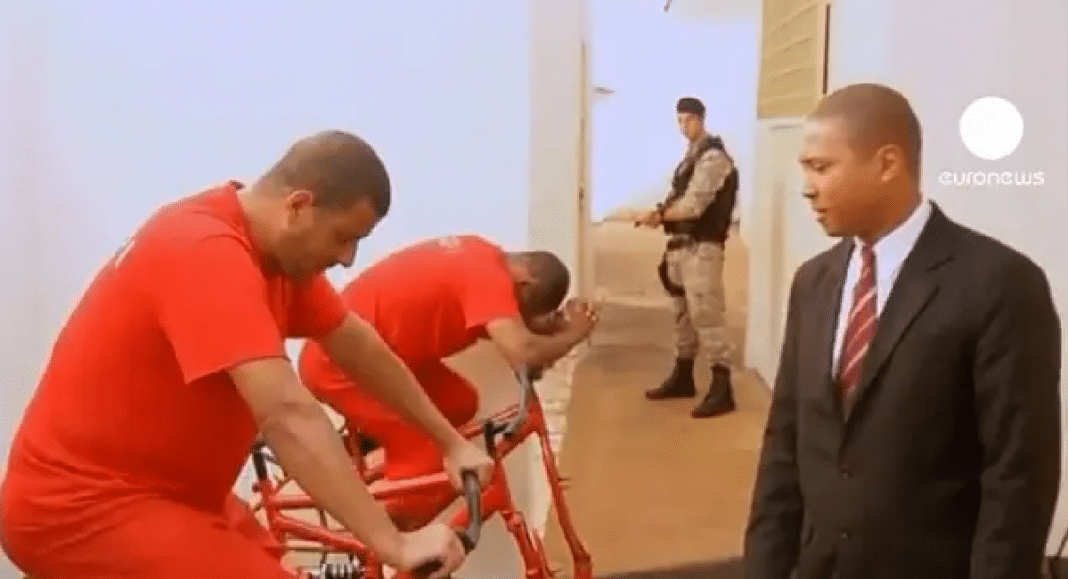 preso Presos em Minas Gerais pedalam para gerar energia limpa e reduzir pena — uma ideia que iluminou o Brasil!
