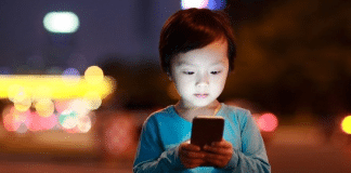 RISCO DE RADIAÇÃO OCULTA: O ALERTA QUE TODO MUNDO PRECISA OUVIR SOBRE CELULARES E CRIANÇAS