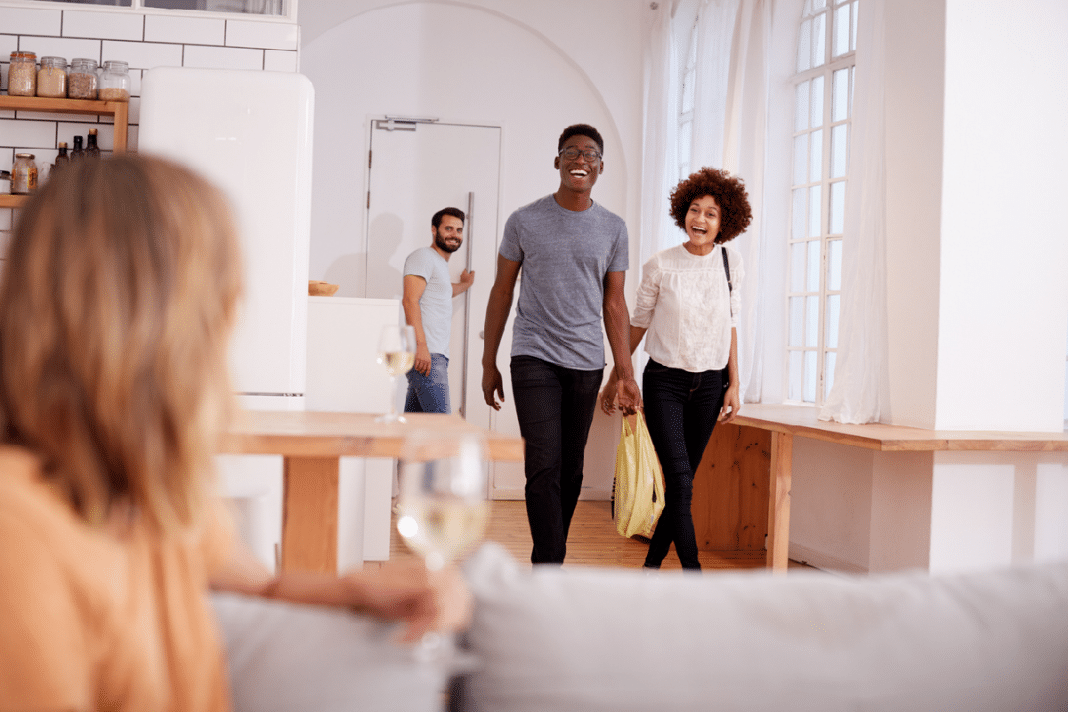 visita Não gostar de visitas pode dizer muito sobre sua inteligência emocional, segundo a psicologia