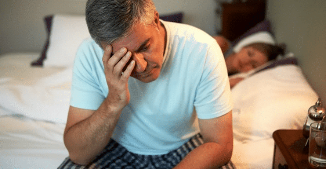 Miniatura YouTube consultoria de imagem moderno bold cinza Uso contínuo de melatonina pode fazer mal? Especialistas alertam para riscos do uso prolongado — veja o que dizem!