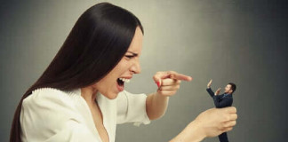 As 7 frases que um narcisista usa para te controlar — segundo um especialista de Harvard