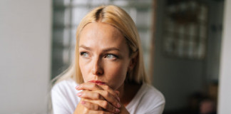 Cortar laços dói, mas continuar dói mais: por que se afastar de pessoas tóxicas muda sua vida