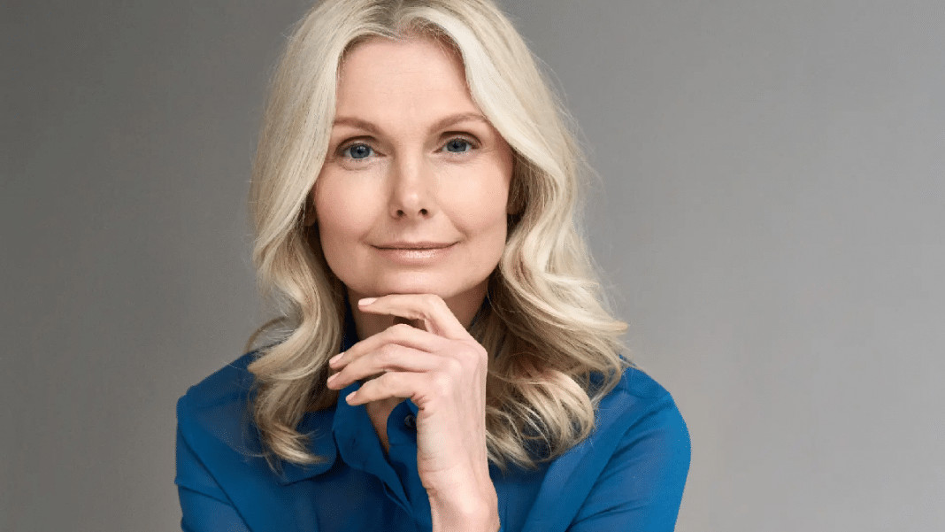 As cores perfeitas para mulheres que querem parecer mais jovens — sem abrir mão da elegância