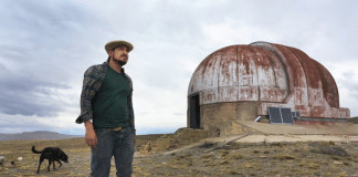 Homem decide viver sozinho em observatório abandonado na Patagônia — e sua história comove o mundo