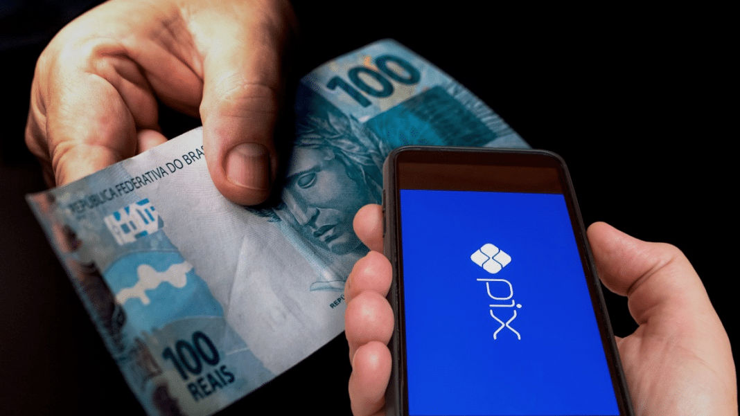 PIX vai mudar em fevereiro: novas regras do Banco Central prometem dificultar golpes e impactar milhões de brasileiros