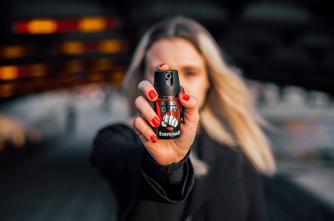 Projeto que libera spray de pimenta para mulheres a partir dos 16 anos divide opiniões no Brasil