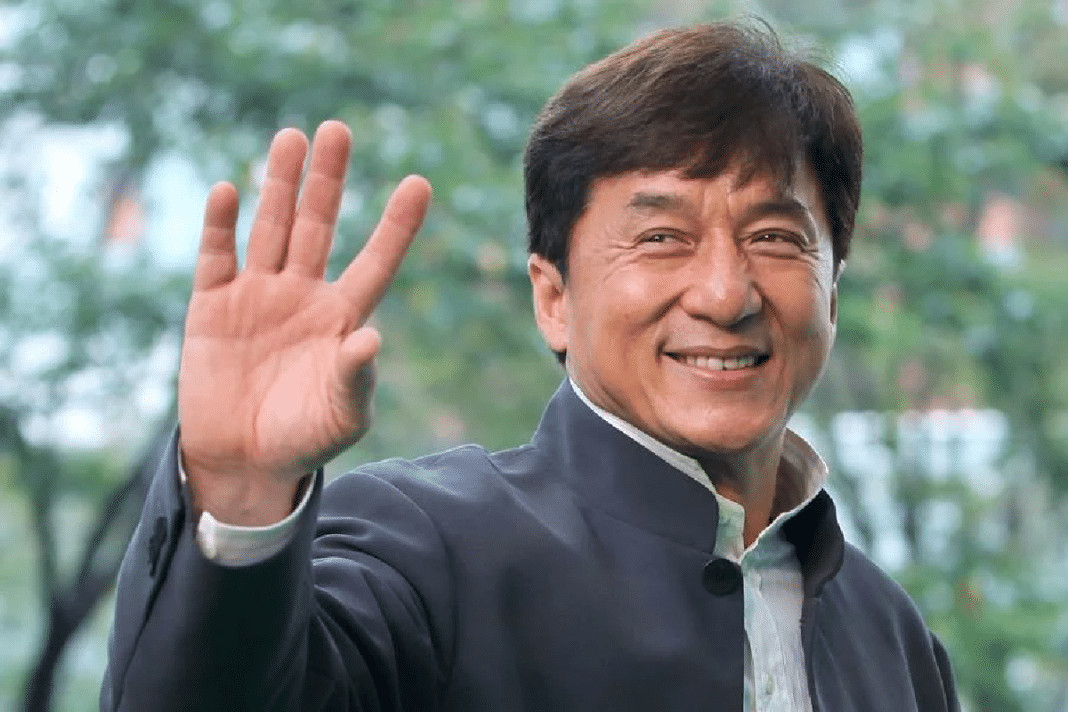 “Jackie Chan diz que não deixará um centavo para o filho e promete doar fortuna de US$ 400 milhões”