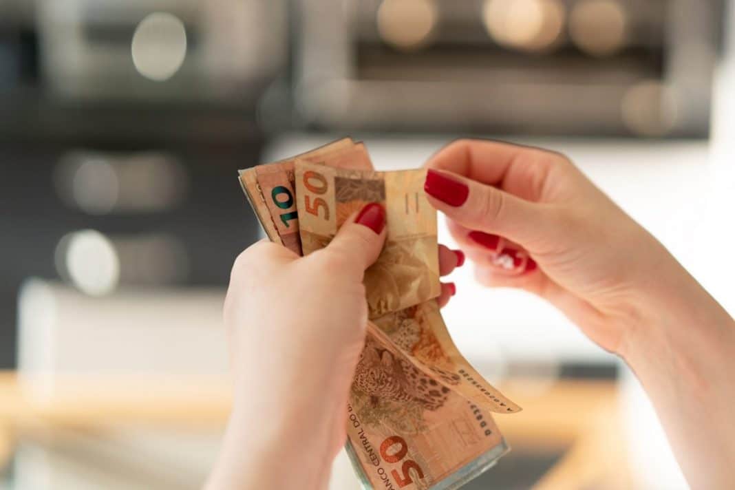 Afinal, quanto precisa ganhar para viver como classe média no Brasil? O valor chama atenção