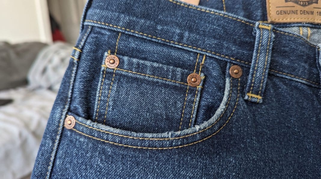 Você sabe para que servem os rebites de metal nas calças jeans? A resposta surpreende!